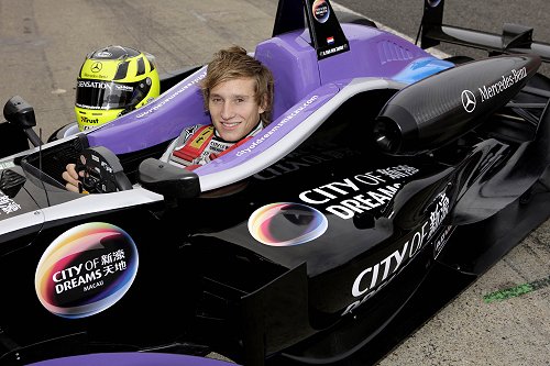 Van der Zande en Raikkonen gaan de strijd aan: "Bloedstollend"